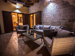 Charming Villa With Private Pool