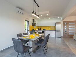 Swanky Villa in Turanj With Private Swimming Pool