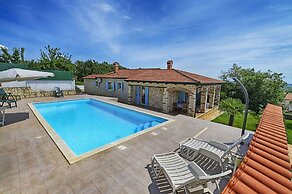 Authentic Holiday Home With Private Pool & Covered Terrace