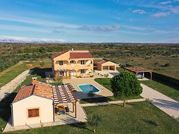 Charming Holiday Home in Prkos With Swimming Pool