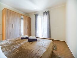 Charming Holiday Home in Prkos With Swimming Pool