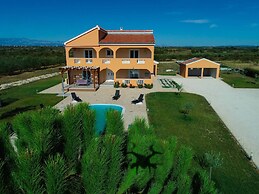 Charming Holiday Home in Prkos With Swimming Pool