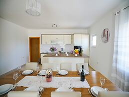 Charming Holiday Home in Prkos With Swimming Pool