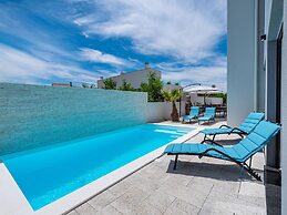 Villa in Zaton With Swimming Pool