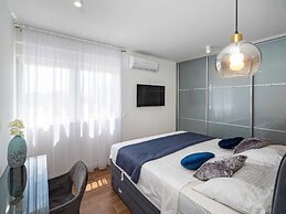 Villa in Zaton With Swimming Pool