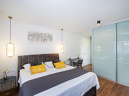 Villa in Zaton With Swimming Pool