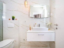 Villa in Zaton With Swimming Pool