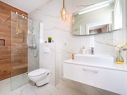 Villa in Zaton With Swimming Pool