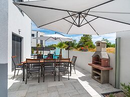 Villa in Zaton With Swimming Pool