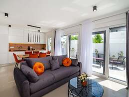 Villa in Zaton With Swimming Pool