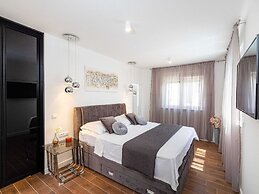 Villa in Zaton With Swimming Pool