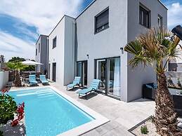 Villa in Zaton With Swimming Pool
