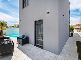 Villa in Zaton With Swimming Pool