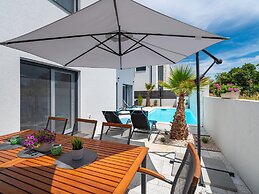 Villa in Zaton With Swimming Pool