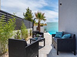Villa in Zaton With Swimming Pool