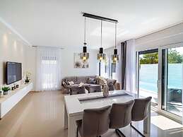 Villa in Zaton With Swimming Pool