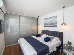 Villa in Zaton With Swimming Pool