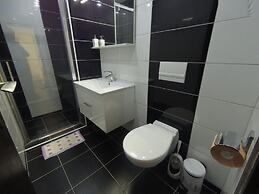 Spacious Holiday Home With Terrace & Great Sea View