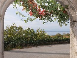 Spacious Holiday Home With Terrace & Great Sea View