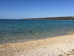 Spacious Apartment in Novalja near Sea