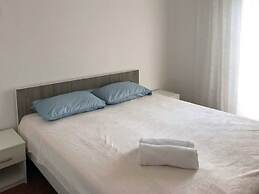 Spacious Apartment in Novalja near Sea