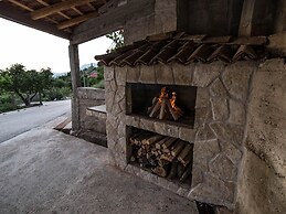 Spacious Apartment, Private Terrace in the Countryside, Wi-fi and Park