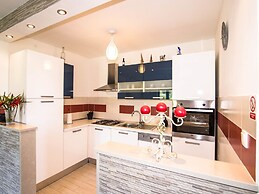 Spacious Apartment, Private Terrace in the Countryside, Wi-fi and Park