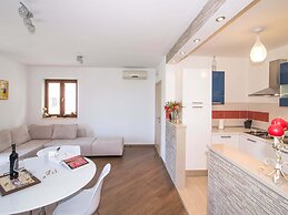Spacious Apartment, Private Terrace in the Countryside, Wi-fi and Park