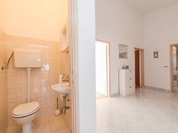 Spacious Apartment With Garden