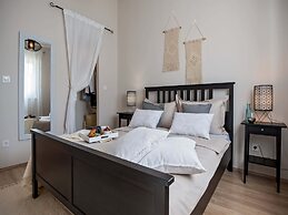 Luxury Villa Lelu With Heated Saltwater Pool, Parking, High Speed Inte