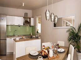 Luxury Villa Lelu With Heated Saltwater Pool, Parking, High Speed Inte