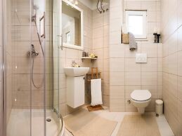 Luxury Villa Lelu With Heated Saltwater Pool, Parking, High Speed Inte