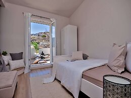 Luxury Villa Lelu With Heated Saltwater Pool, Parking, High Speed Inte