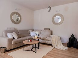 Luxury Villa Lelu With Heated Saltwater Pool, Parking, High Speed Inte