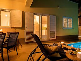 Luxury Villa Lelu With Heated Saltwater Pool, Parking, High Speed Inte