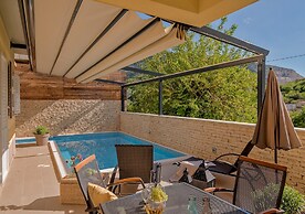 Luxury Villa Lelu With Heated Saltwater Pool, Parking, High Speed Inte