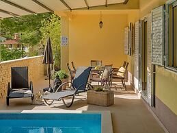 Luxury Villa Lelu With Heated Saltwater Pool, Parking, High Speed Inte
