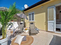 Luxury Villa Lelu With Heated Saltwater Pool, Parking, High Speed Inte