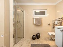 Luxury Villa Lelu With Heated Saltwater Pool, Parking, High Speed Inte