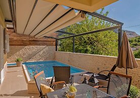 Luxury Villa Lelu With Heated Saltwater Pool, Parking, High Speed Inte