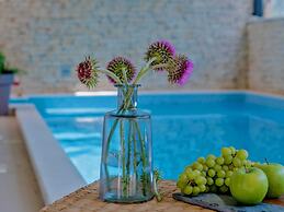 Luxury Villa Lelu With Heated Saltwater Pool, Parking, High Speed Inte