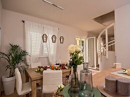 Luxury Villa Lelu With Heated Saltwater Pool, Parking, High Speed Inte