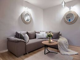 Luxury Villa Lelu With Heated Saltwater Pool, Parking, High Speed Inte