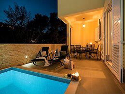 Luxury Villa Lelu With Heated Saltwater Pool, Parking, High Speed Inte