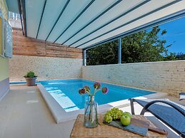 Luxury Villa Lelu With Heated Saltwater Pool, Parking, High Speed Inte