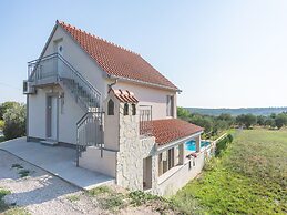 Boutique Holiday Home in Donje Polje With Pool