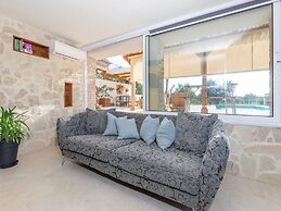 Boutique Holiday Home in Donje Polje With Pool