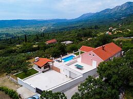 Villa in Gruda With Swimming Pool