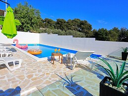 Modern Apartment in Bibinje With Pool