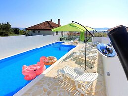 Modern Apartment in Bibinje With Pool